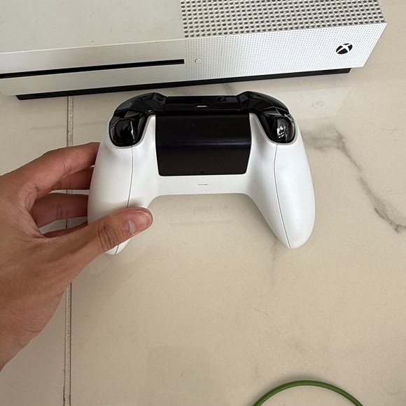 Xbox One S Bundle – Console + Controller + 2 Turtle Beach Headsets